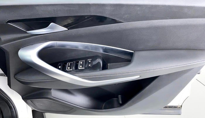 2019 MG HECTOR SHARP DCT PETROL, Petrol, Automatic, 9,378 km, Driver Side Door Panels Control