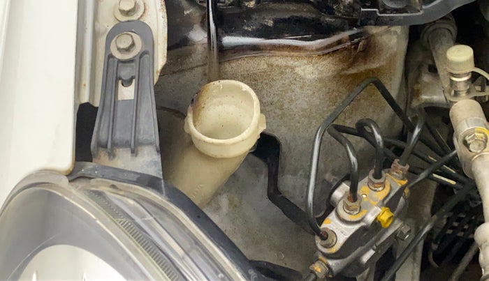 2013 Honda Brio S MT, Petrol, Manual, 91,080 km, Front windshield - Wiper bottle cap missing