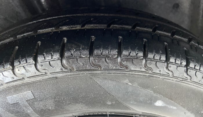 2017 Datsun Redi Go S 1.0, Petrol, Manual, 52,698 km, Right Front Tyre Tread