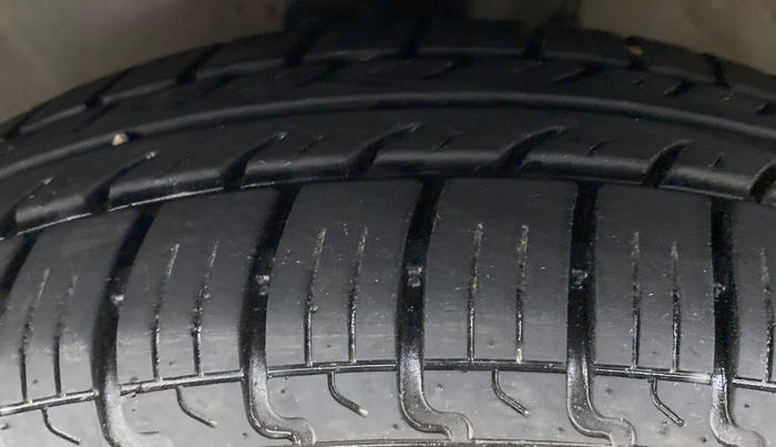 2011 Maruti Ritz VXI, Petrol, Manual, 38,487 km, Left Front Tyre Tread