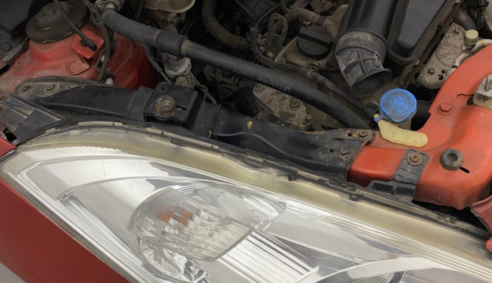 2013 Maruti Swift VXI, Petrol, Manual, 61,745 km, Right headlight - Clamp has minor damage