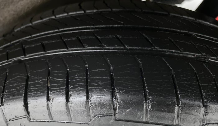 2014 Maruti Wagon R 1.0 VXI, Petrol, Manual, 87,734 km, Left Rear Tyre Tread