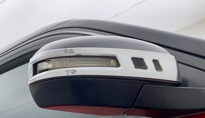 2016 Maruti Vitara Brezza ZDI PLUS DUAL TONE, Diesel, Manual, 1,07,604 km, Right rear-view mirror - Indicator light not working