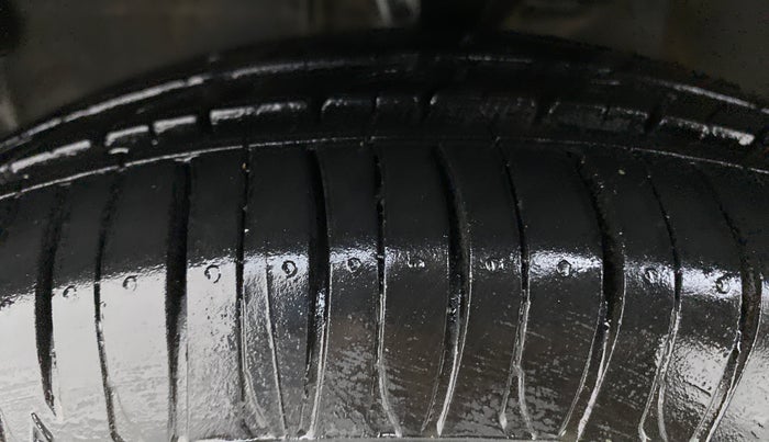 2014 Hyundai i10 MAGNA 1.1 IRDE2, Petrol, Manual, 39,542 km, Left Front Tyre Tread
