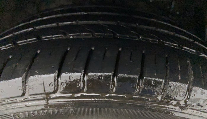 2016 Maruti Ciaz ZXI PLUS, CNG, Manual, 93,550 km, Right Front Tyre Tread
