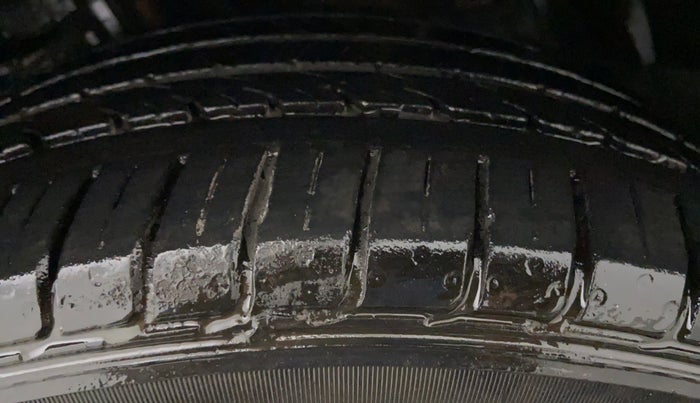 2016 Maruti Ciaz ZXI PLUS, CNG, Manual, 93,550 km, Left Front Tyre Tread