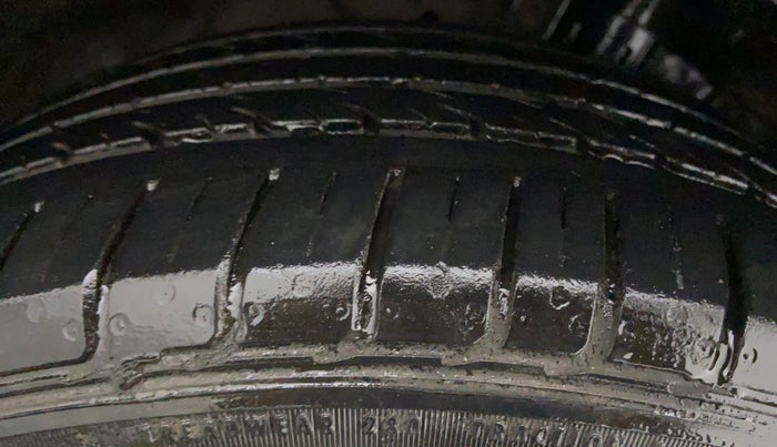 2016 Maruti Ciaz ZXI PLUS, CNG, Manual, 93,550 km, Right Rear Tyre Tread