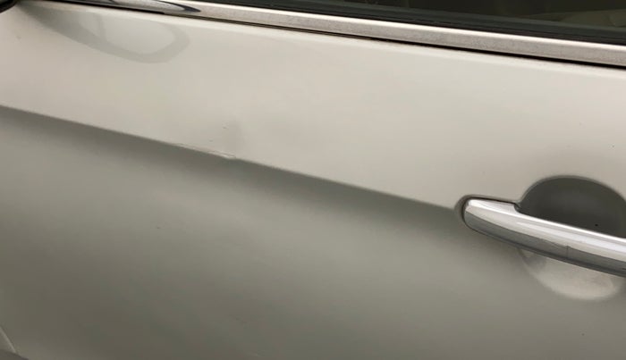 2016 Maruti Ciaz ZXI PLUS, CNG, Manual, 93,550 km, Front passenger door - Slightly dented