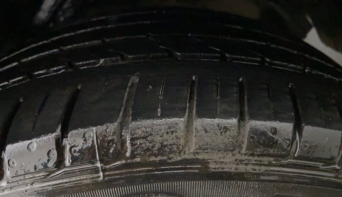 2016 Maruti Ciaz ZXI PLUS, CNG, Manual, 93,550 km, Left Rear Tyre Tread