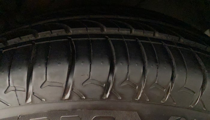 2018 Maruti Ciaz ZETA 1.4  MT PETROL, Petrol, Manual, 87,680 km, Left Rear Tyre Tread