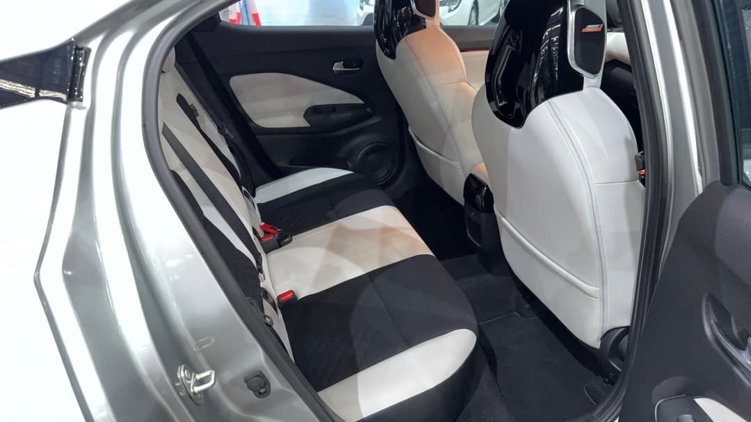 2023 Nissan Juke St-l+, Automatic, 26281 km, Right Side Rear Door Cabin View