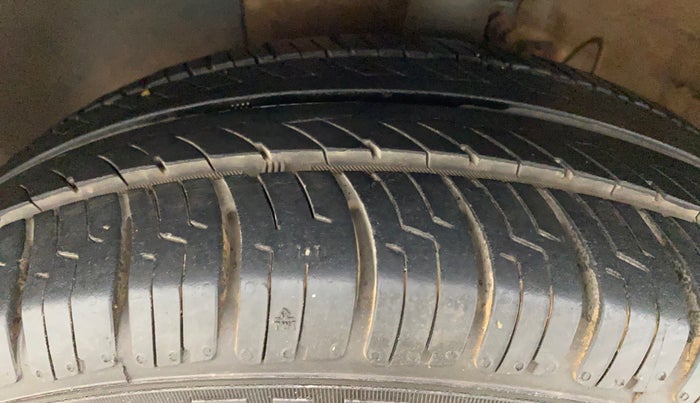 2018 Hyundai Verna 1.4 EX PETROL, Petrol, Manual, 70,650 km, Left Front Tyre Tread