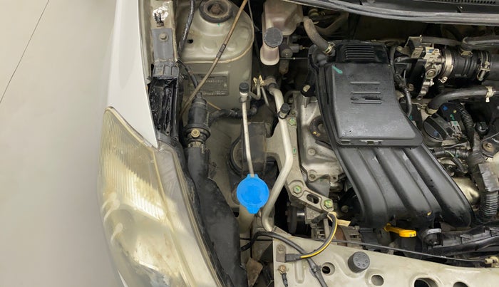 2014 Datsun Go T, Petrol, Manual, 66,548 km, Right headlight - Clamp has minor damage