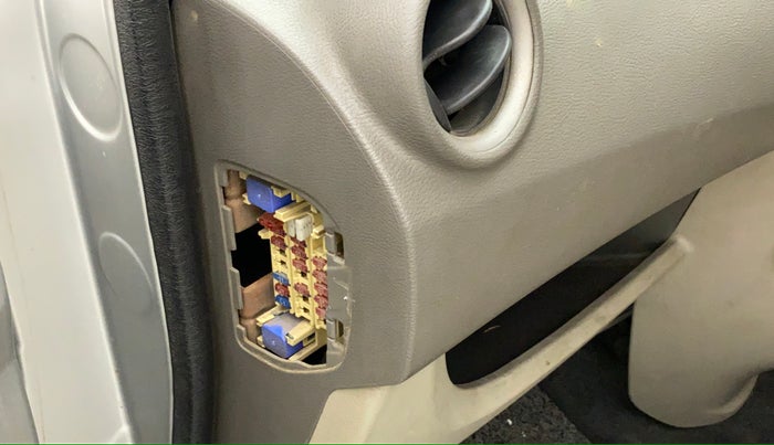 2014 Datsun Go T, Petrol, Manual, 66,548 km, Dashboard - Fuse box cover missing
