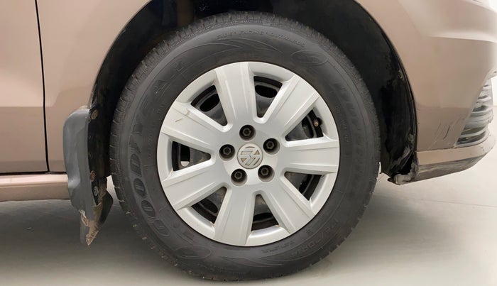 2017 Volkswagen Ameo TRENDLINE 1.5L, Diesel, Manual, 1,03,568 km, Right Front Wheel