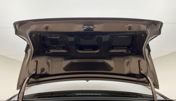 2017 Volkswagen Ameo TRENDLINE 1.5L, Diesel, Manual, 1,03,568 km, Boot Door Open