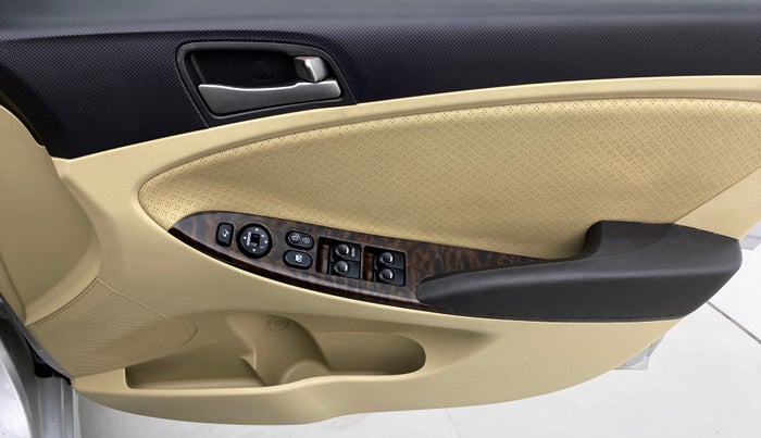 2017 Hyundai Verna 1.6 VTVT SX O, Petrol, Manual, 82,196 km, Driver Side Door Panels Control
