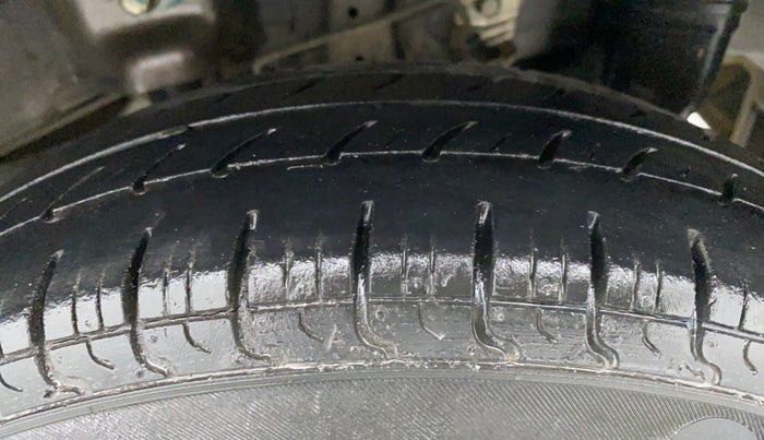2013 Hyundai Eon D LITE PLUS, Petrol, Manual, 11,989 km, Left Rear Tyre Tread