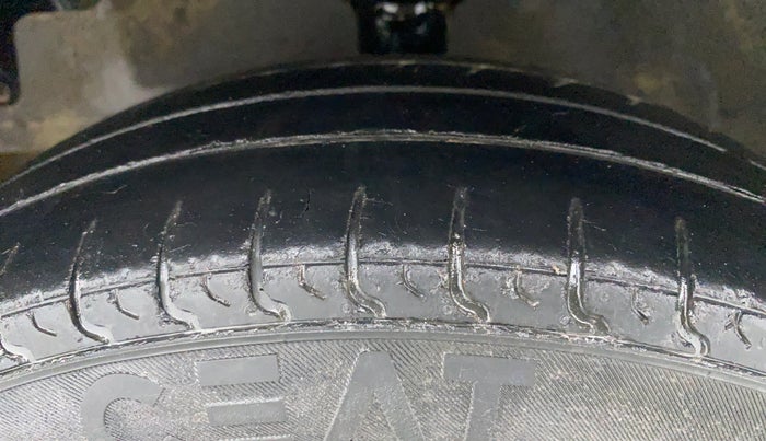 2013 Hyundai Eon D LITE PLUS, Petrol, Manual, 11,989 km, Left Front Tyre Tread