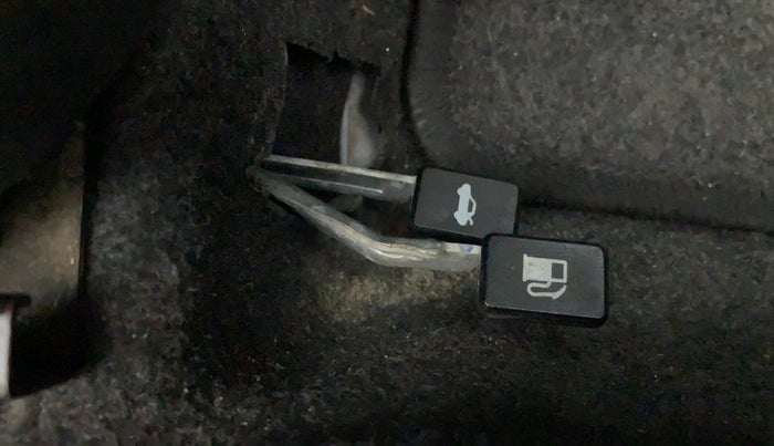 2021 Datsun Redi Go T, Petrol, Manual, 36,052 km, Lock system - Boot door not opening through lever