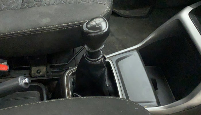 2021 Datsun Redi Go T, Petrol, Manual, 36,052 km, Gear lever - Boot cover slightly torn