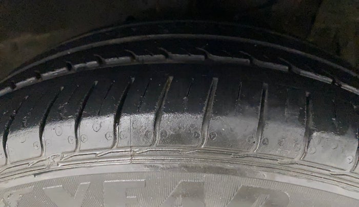 2018 Maruti Ciaz SIGMA 1.5 SHVS MT  PETROL, Petrol, Manual, 15,653 km, Right Front Tyre Tread