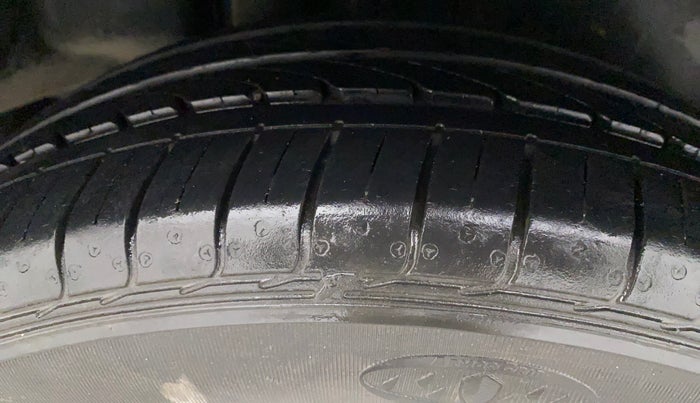 2018 Maruti Ciaz SIGMA 1.5 SHVS MT  PETROL, Petrol, Manual, 15,653 km, Right Rear Tyre Tread