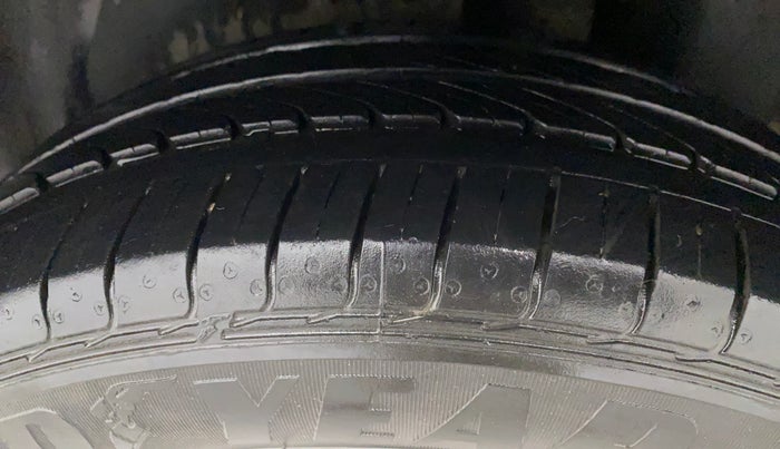 2018 Maruti Ciaz SIGMA 1.5 SHVS MT  PETROL, Petrol, Manual, 15,653 km, Left Rear Tyre Tread