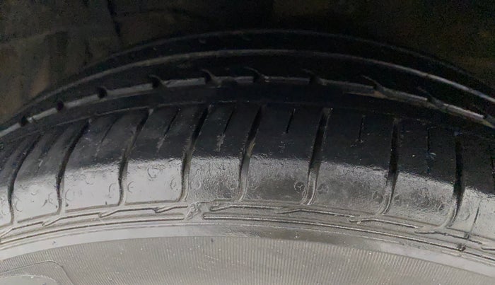 2018 Maruti Ciaz SIGMA 1.5 SHVS MT  PETROL, Petrol, Manual, 15,653 km, Left Front Tyre Tread