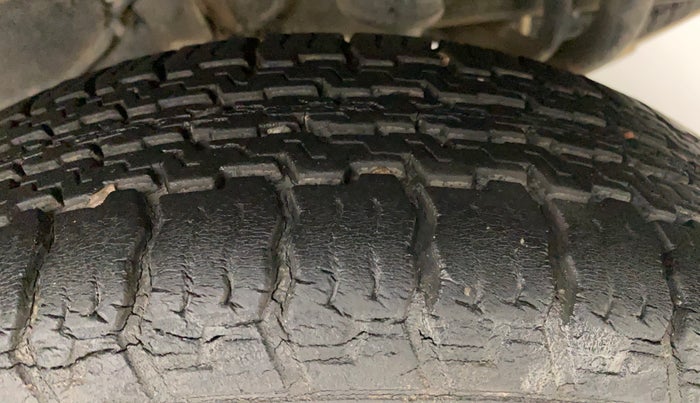 2015 Datsun Go Plus T, Petrol, Manual, 37,490 km, Left Rear Tyre Tread