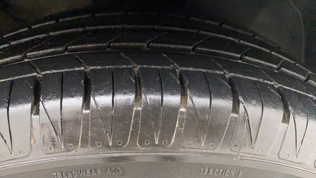 Right Front Tyre Tread