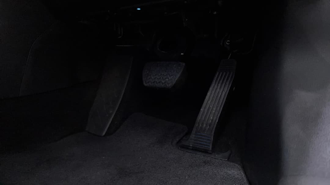 2025 Toyota RAV4 Cruiser (AWD) Hybrid, Automatic, 15245 km, Pedals and Footmat