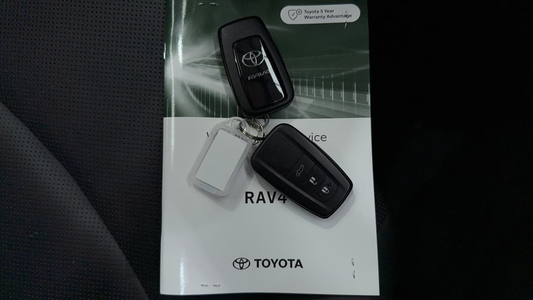 2025 Toyota RAV4 Cruiser (AWD) Hybrid, Automatic, 15245 km, Key Close-up