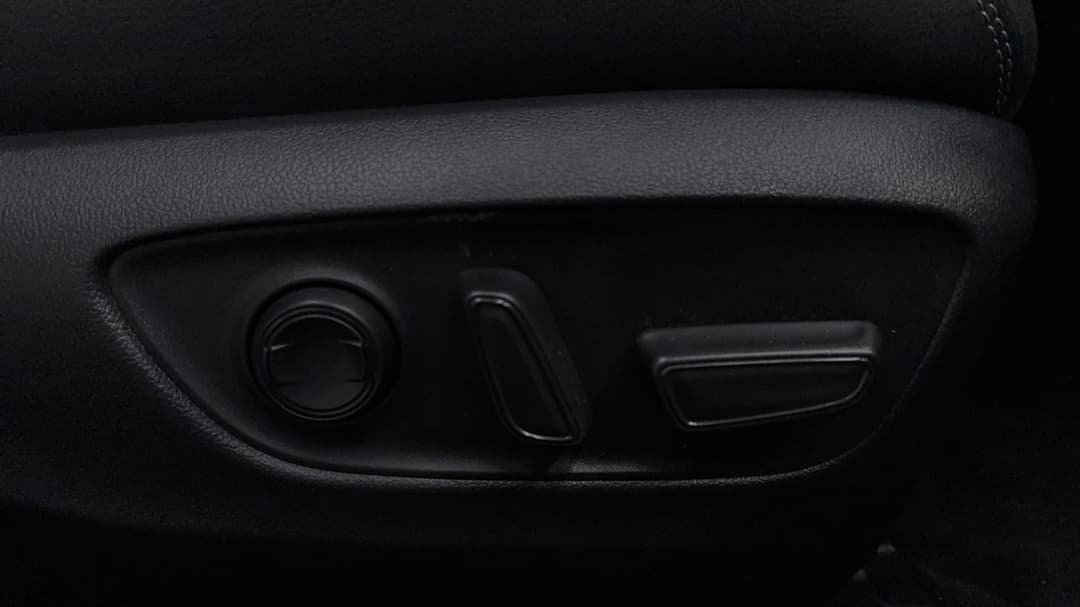 2025 Toyota RAV4 Cruiser (AWD) Hybrid, Automatic, 15245 km, Drivers Side Adjustment Panel