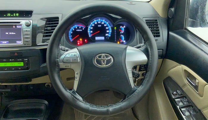 2014 Toyota Fortuner 3.0 AT 4X2, Diesel, Automatic, 1,24,341 km, Steering Wheel Close Up