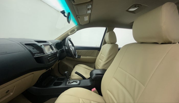 2014 Toyota Fortuner 3.0 AT 4X2, Diesel, Automatic, 1,24,341 km, Right Side Front Door Cabin
