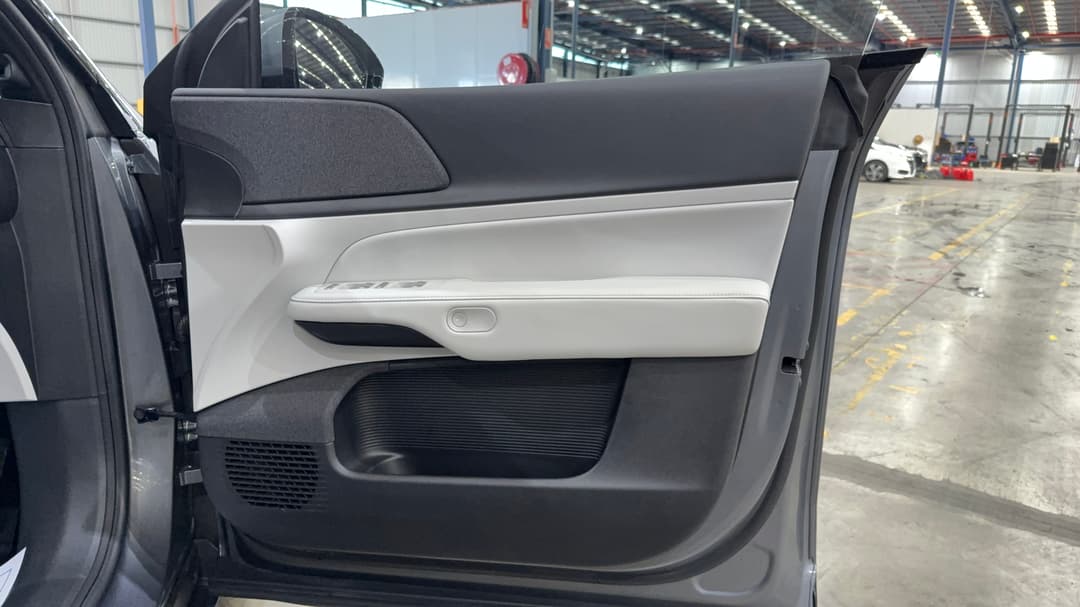 2025 Xpeng G6 Long Range, Automatic, 12467 km, Speaker View