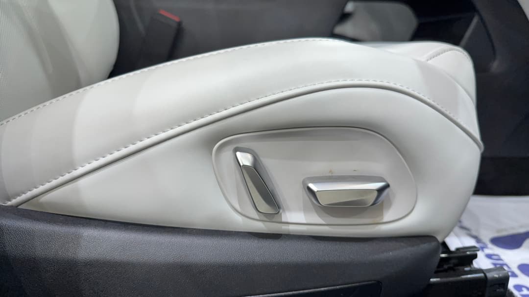 2025 Xpeng G6 Long Range, Automatic, 12467 km, Drivers Side Adjustment Panel