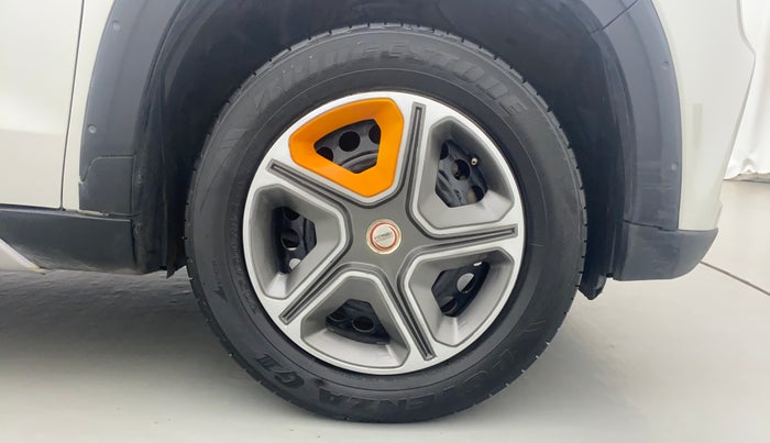 2017 Maruti Vitara Brezza VDI OPT, Diesel, Manual, 1,40,389 km, Right Front Tyre