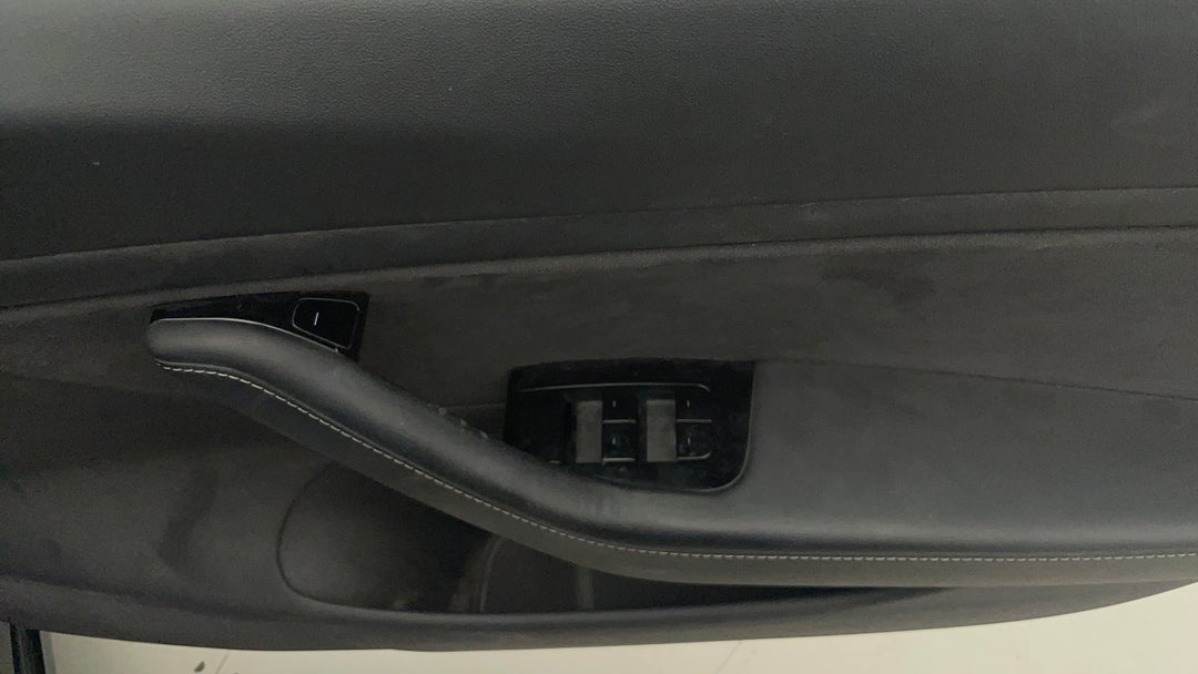 2019 Tesla Model 3 Standard Range Plus, Automatic, 45921 km, Drivers Side Door Panel Controls