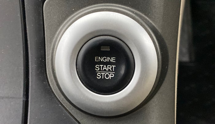 2017 Mahindra XUV500 W8 FWD, Diesel, Manual, 51,735 km, Keyless Start/ Stop Button