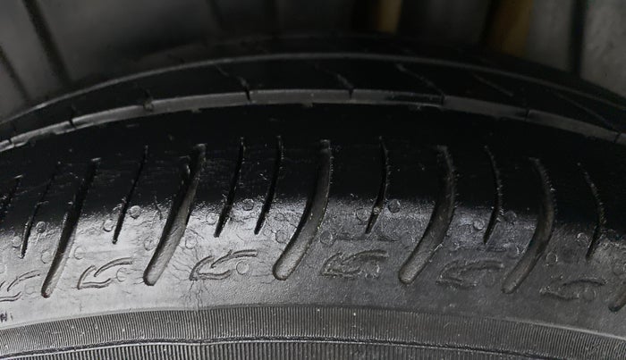 2019 Maruti XL6 ALPHA SHVS  MT, Petrol, Manual, 70,677 km, Left Rear Tyre Tread