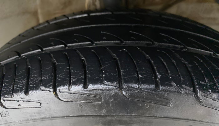 2019 Maruti XL6 ALPHA SHVS  MT, Petrol, Manual, 70,677 km, Right Front Tyre Tread