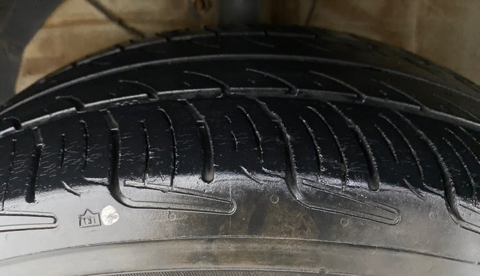 2019 Maruti XL6 ALPHA SHVS  MT, Petrol, Manual, 70,677 km, Left Front Tyre Tread