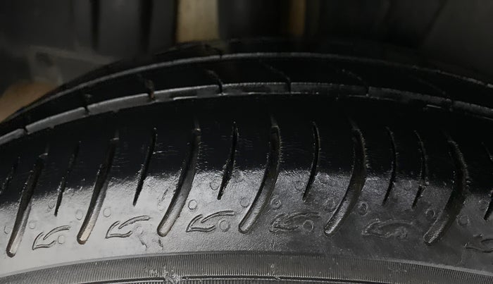 2019 Maruti XL6 ALPHA SHVS  MT, Petrol, Manual, 70,677 km, Right Rear Tyre Tread