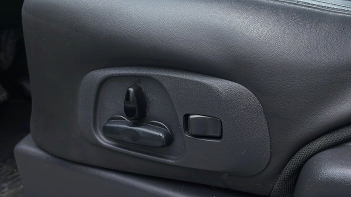 MITSUBISHI PAJERO-Seat LHS Front Seat adjuster lever broken