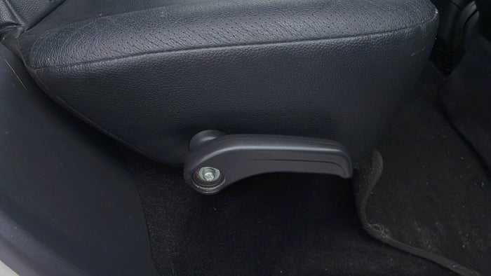 MITSUBISHI PAJERO-Seat 2nd row RHS Seat adjuster not working