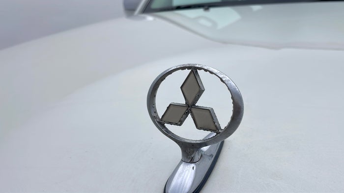 MITSUBISHI PAJERO-Monogram/Logo Front Rust