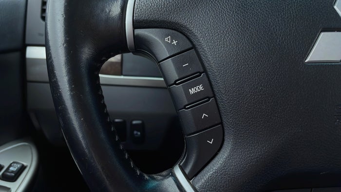 MITSUBISHI PAJERO-Drivers Control