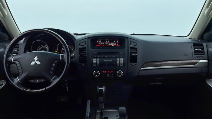 MITSUBISHI PAJERO-Dashboard View
